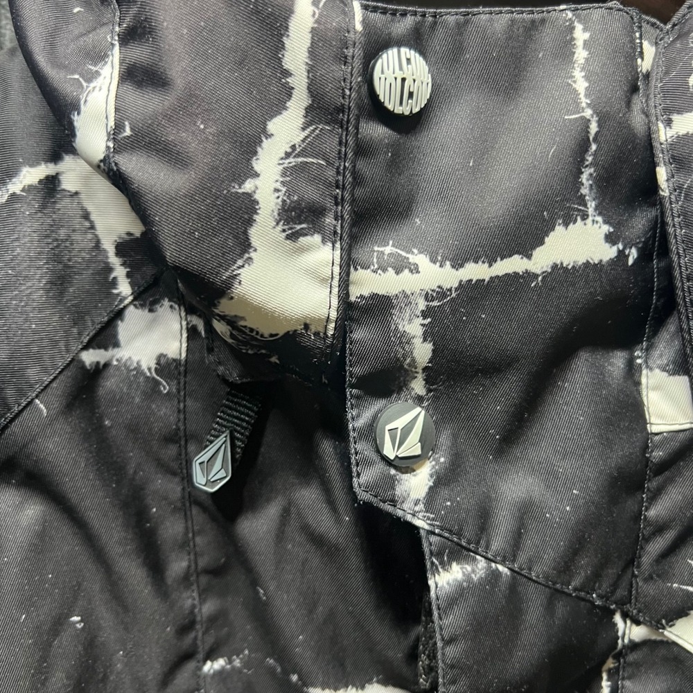 Volcom Snowboard Jacket Womens Medium Black White Thermonite Hooded Insulated - Picture 6 of 14